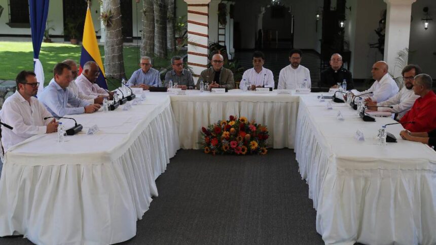 El chavismo se prepara para recibir este lunes las conversaciones de paz entre el Gobierno colombiano y la guerrilla del Ejército de Liberación Nacional