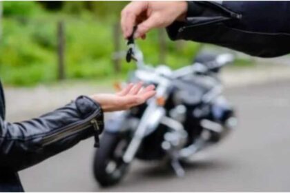 Compró una moto y se enteró que estaba casado con una mujer que nunca había visto