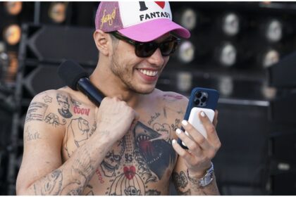 Pete Davidson decidido a dejar atrás Kim Kardashian y se borra emblemático tatuaje