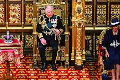 Los mensajes simbólicos presentes en la invitación a la coronación del rey Carlos III