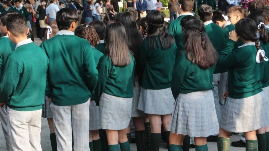 EN MÉXICO | Aprobaron el uso de uniforme neutro en las escuelas, niñas y niños podrán elegir entre falda o pantalón