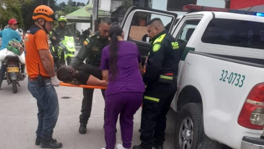 Autobús lleno de migrantes venezolanos cayó por un barranco en Colombia, hay al menos 10 muertos