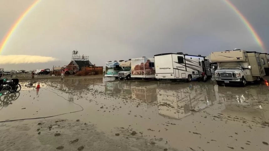 Fuerte tormenta deja aisladas a más de 70.000 personas en el desierto de Nevada, recomiendan racionar la comida y agua