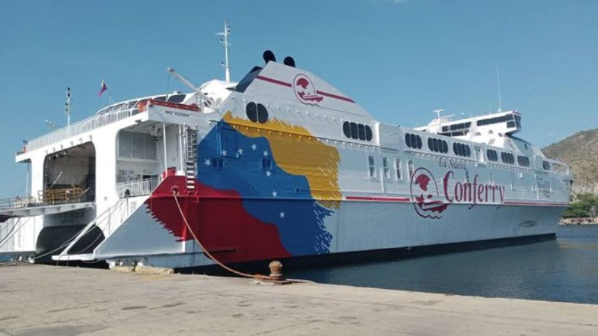 Remolcador chocó y abrió un gran agujero a uno de los barcos de Conferry y todo quedó grabado