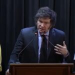 “¿Otro más? Uh…”, expresó sorprendido el presidente de Argentina, Javier Milei, luego del desmayo de dos alumnos durante un acto