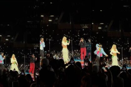 Videos: Multitud en las afueras y los Primera cantando "De sol a sol", lo que dejó el segundo show de Karol G en Caracas