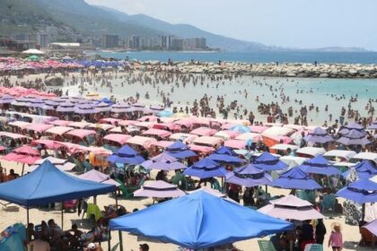 Un verdadero "llenazo" se ha registrado en las playas de La Guaira y otras del país durante esta Semana Santa. Así lo dejan ver los videos