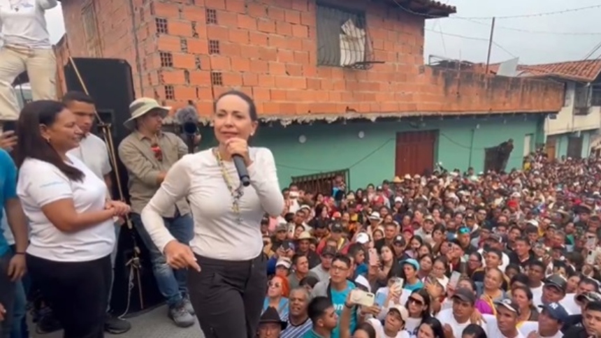 “ aceptar que aquí van a haber elecciones limpias y libres. Serenidad y firmeza” la candidata opositora, María Corina Machado.