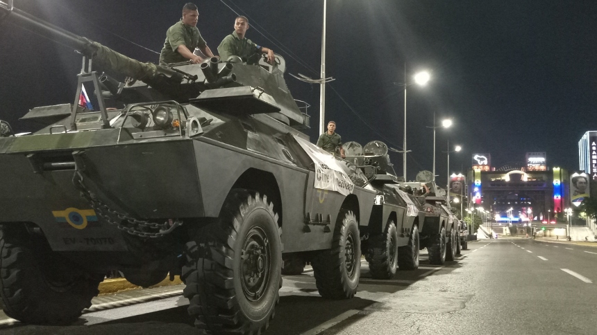 Las tanquetas militares que se vieron en la madrugada Caracas, se debió a la filmación de una película sobre la vida del Hugo Chávez.  