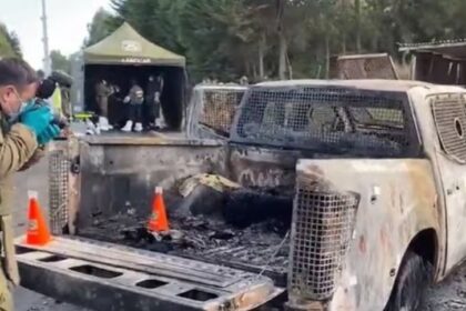 VIDEOS: Chile decreta tres días de luto nacional tras el hallazgo de tres policías calcinados en una patrulla