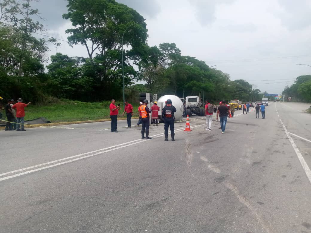 IMÁGENES: Se volcó cisterna de gas propano en Yaracuy, causa sería por falla mecánica