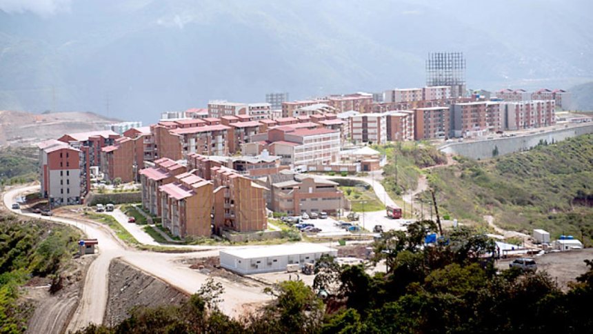 CONMOCIÓN EN CIUDAD CARIBIA: Abuela consiguió a su hija y sus tres nietos muertos en su apartamento