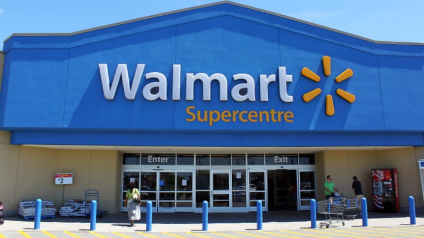 Una alerta alimentaria se emitió en EEUU y ha generado alarma entre los consumidores, luego de que la cadena Walmart anunció un amplio retiro de jugo de manzana de sus tiendas en 25 estados debido a la detección de niveles elevados de arsénico inorgánico. 