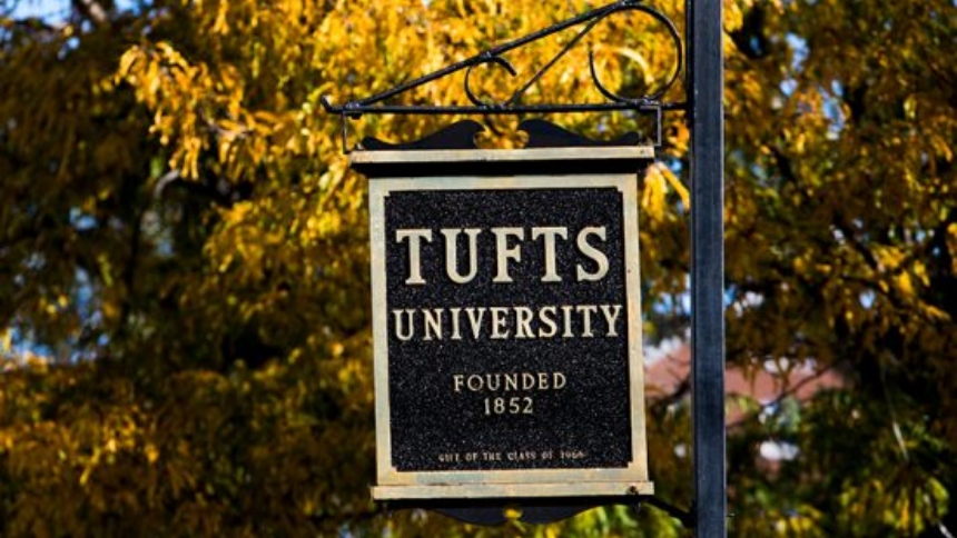 Tres jugadores del equipo de lacrosse masculino de la Universidad Tufts terminaron hospitalizados después de participar en un entrenamiento voluntario, de 45 minutos, dirigido por un graduado de los Navy SEAL.  