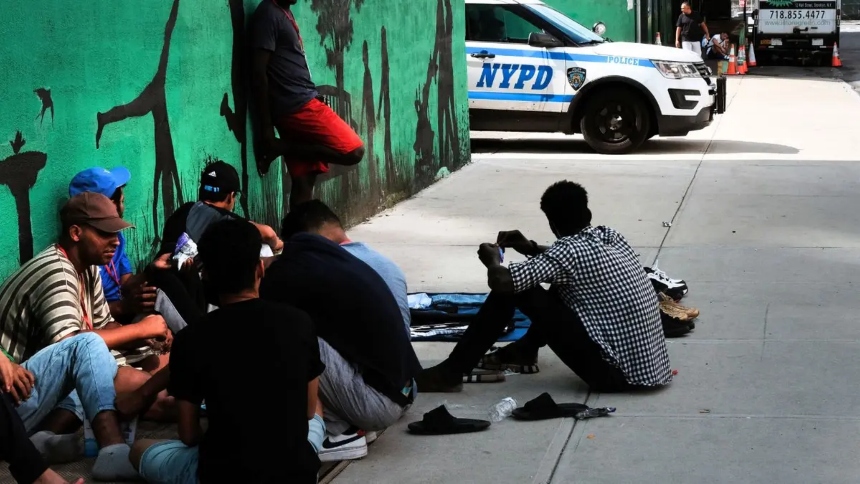 La policía de Nueva York (NYPD) advirtió que existen reportes sobre la creciente actividad del grupo criminal venezolano Tren de Aragua, en relación con el presunto reclutamiento de niños de hasta 11 años y adolescentes en refugios para migrantes de la ciudad.  